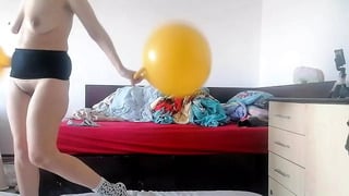 My sexy wife’s big ass is driving me crazy as she masturbates